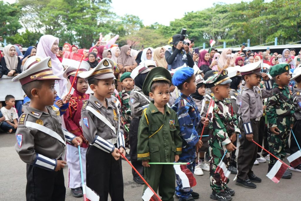Maros Gelar Gerak Jalan Kreasi HUT ke‑80 RI: 169 Grup Sekolah Tampil Memukau