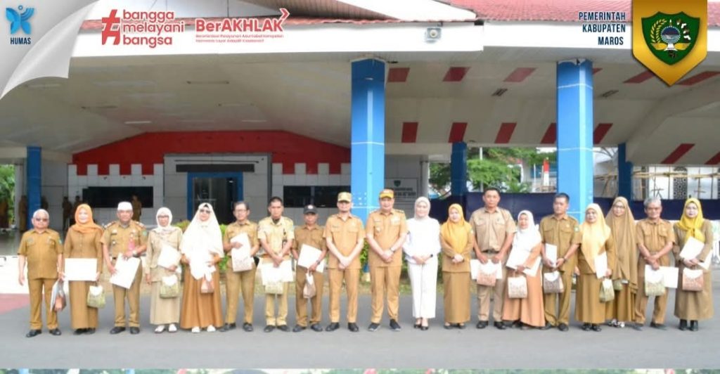 Semangat Pengabdian dan Estafet Kepemimpinan: Pemkab Maros Gelar Apel Penghormatan Bendera dan Serahkan SK Pensiun Tahun 2025