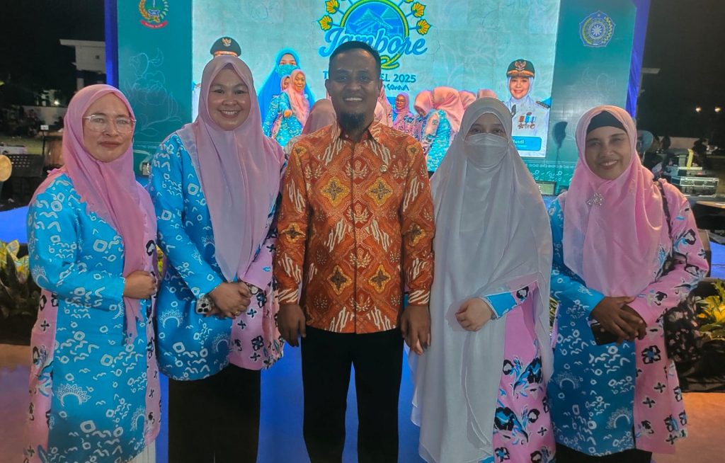 Ketua TP PKK Maros Hadiri Malam Ramah Tamah Jambore PKK Sulsel di Watampone
