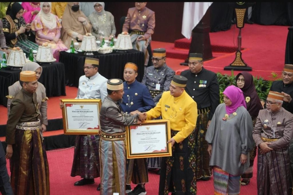 Pemkot Makassar Borong Tiga Penghargaan di Hari Jadi Sulsel ke-356