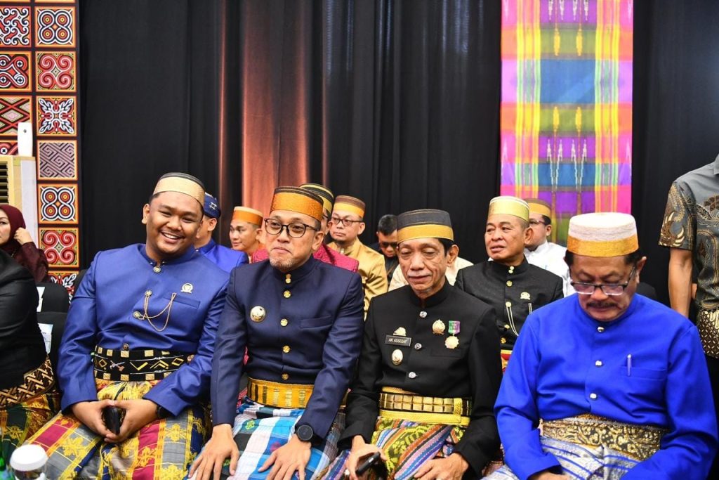 Maros Raih Penghargaan Bergensi di Hari Jadi Sulsel ke-356: Sekretaris Daerah dan Ketua DPRD Hadiri Rapat Paripurna Provinsi