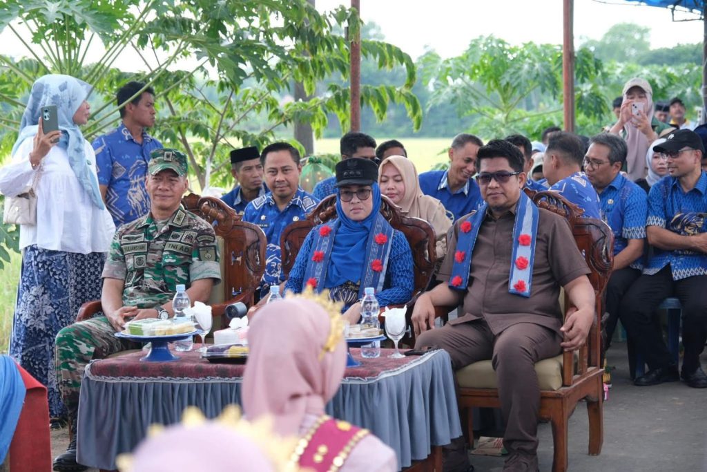Bupati Gowa Husniah Talenrang Bersama Wakil Ketua Dprd Hasrul Abdul Rajab Hadiri Panen Raya Di Kecamatan Bontonompo