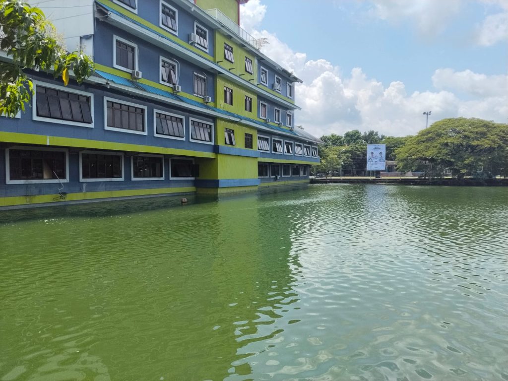 Pantai Tak Berombak (PTB) Maros: Wisata Kuliner Kebanggaan Masyarakat Maros