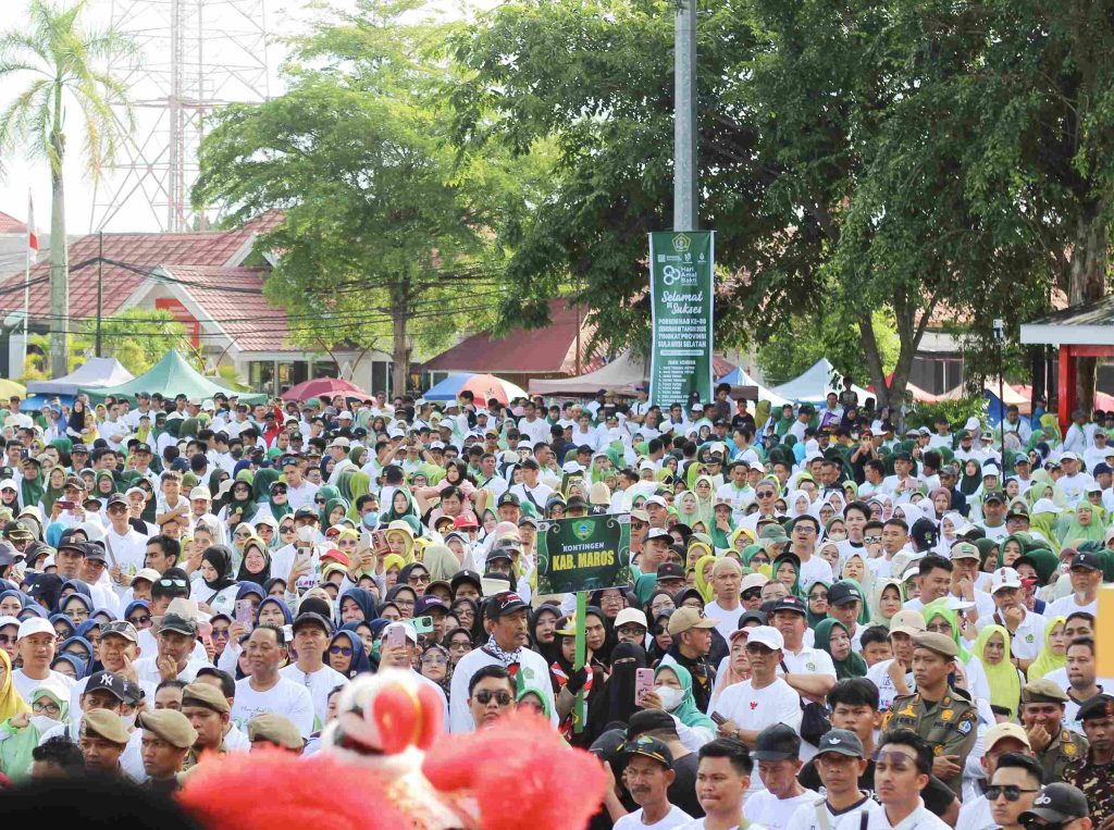 Ribuan Insan Kemenag Maros Ikut Putihkan Lapangan Merdeka Bone di Peringatan HAB Bersama Menag