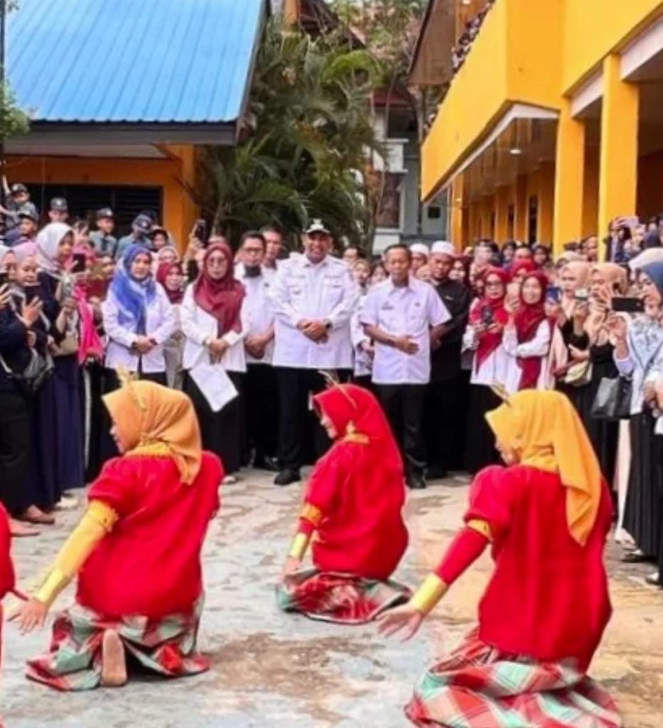 Wujudkan Pendidikan Nyaman, Bupati Maros Resmikan Ruang Kelas Baru SMPN 5 Mandai