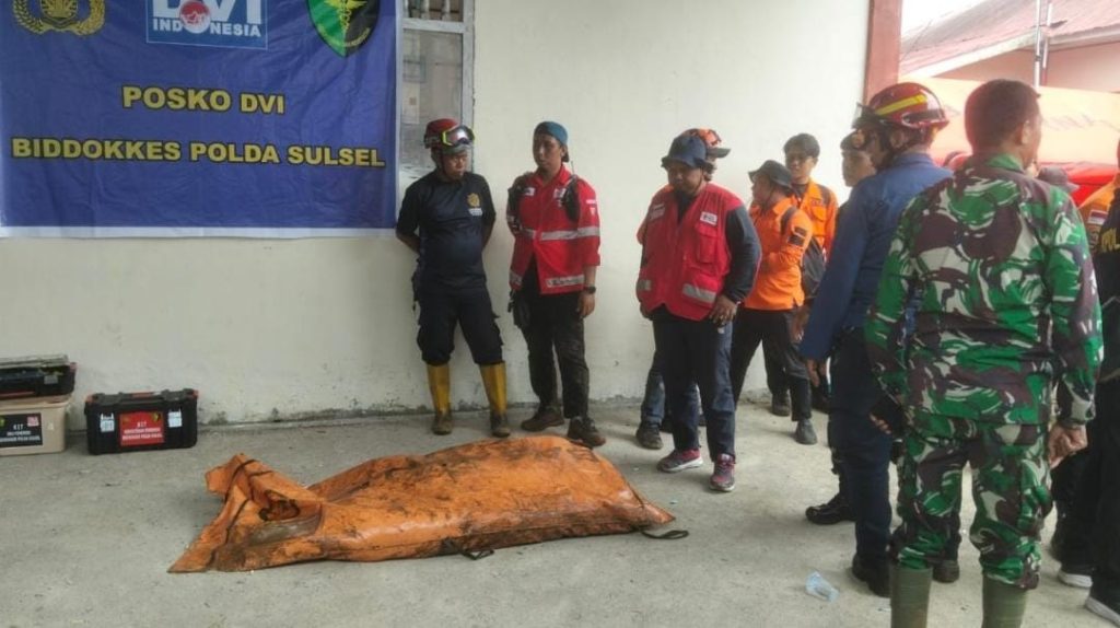 Tim SAR Gabungan Temukan Satu Orang korban Kecelakaan Pesawat ATR 42-500 Di kawasan Gunung Bulusaraung
