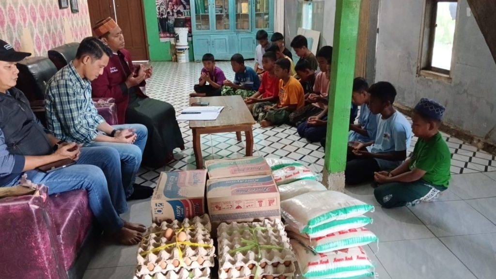 Wujud Kepedulian, Volunteer ASN Maros Salurkan Bantuan Logistik ke Yayasan Fathuddin Baji Areng