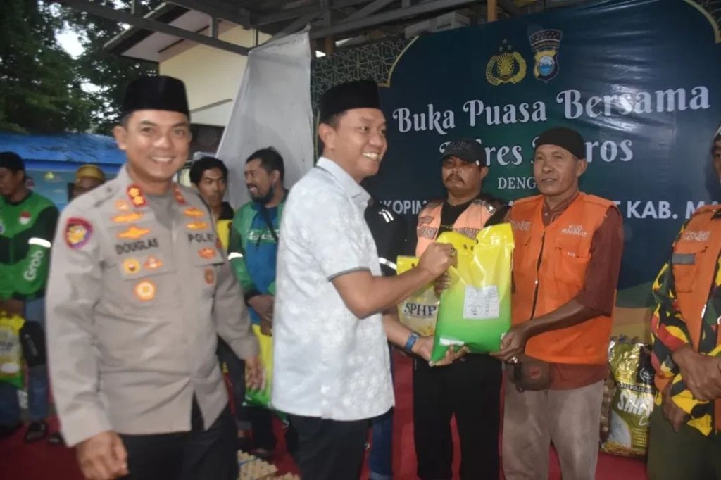 Pererat Silaturahmi, Polres Maros Gelar Buka Puasa Bersama Ojol hingga Anak Yatim
