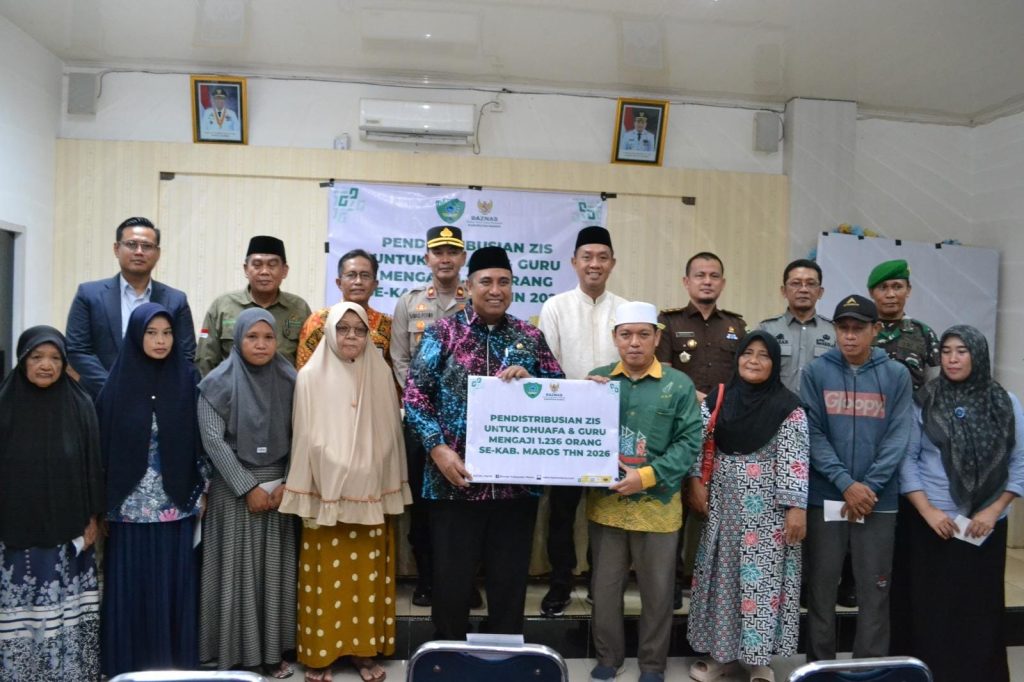 Chaidir Syam Salurkan ZIS BAZNAS Maros untuk 1.236 Dhuafa dan Guru Mengaji