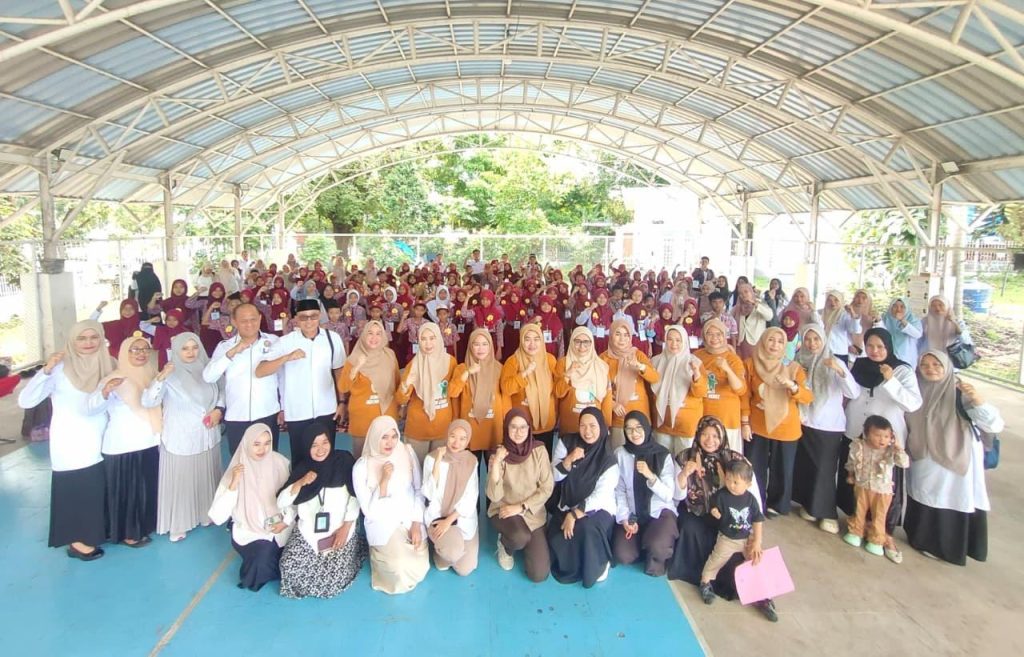 Tingkatkan Literasi, PKK Maros Gelar Lomba Membaca Kilat Tingkat SD di Taman Kota