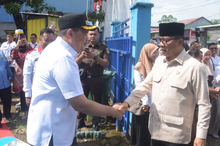 Mendes PDT Yandri Susanto Luncurkan Program “Desa Bersinar” di Maros: Perkuat Ketahanan Desa dan Ekonomi Kerakyatan