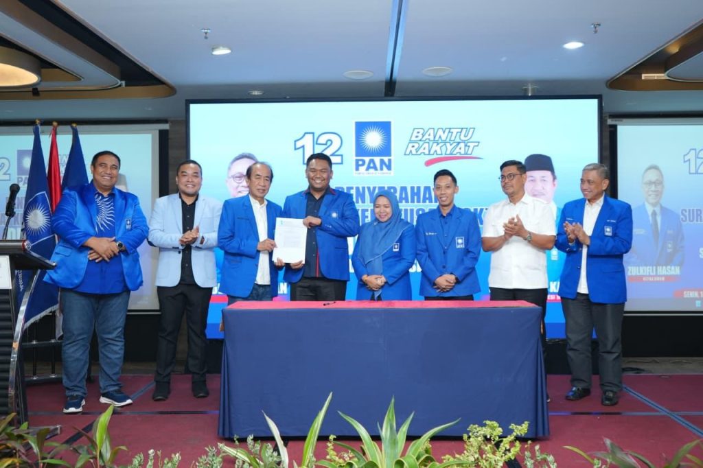 Mantapkan Mesin Partai, DPW PAN Sulsel Serahkan SK Kepengurusan 21 DPD di Rapat Konsolidasi