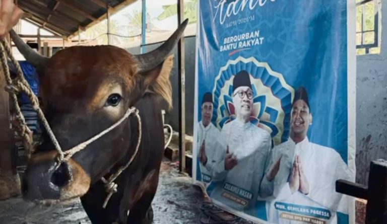 Rayakan Idul Adha, DPD PAN Maros Gelar Kurban dan Berbagi Daging Bersama Masyarakat