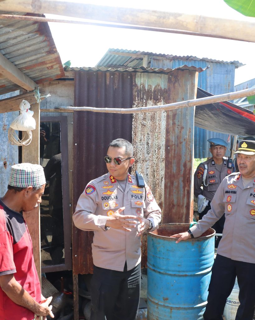 “Sambut Hari Bhayangkara Ke-80, Polres Maros Hadirkan Program Bedah Rumah untuk Warga Kurang Mampu”