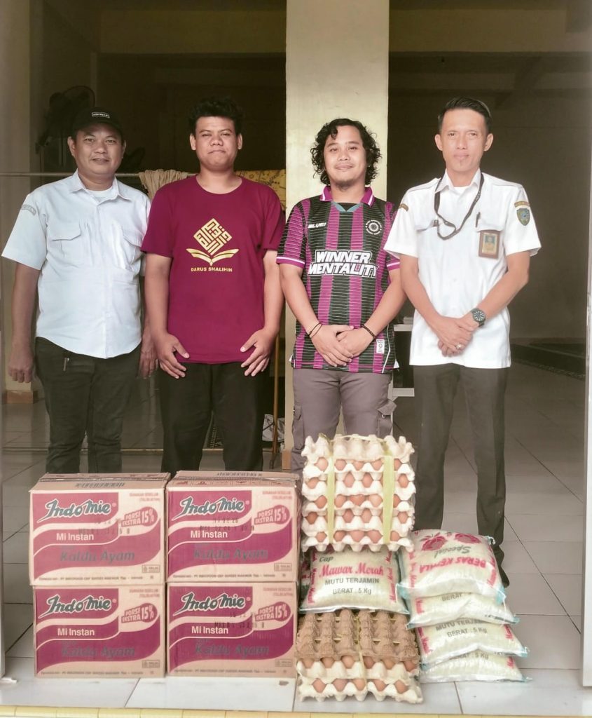 Wujud Kepedulian, Volunteer ASN Salurkan Bantuan Sembako ke Rumah Tahfidz Putra Darus Shalihin Maros