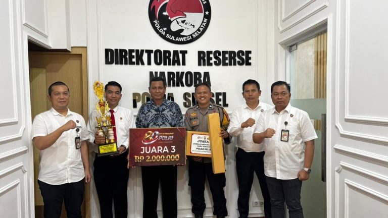 Semarak Hari Bhayangkara ke-80: Dari Polwan Komandan Upacara hingga Prestasi Kampung Bebas Narkoba Polda Sulsel