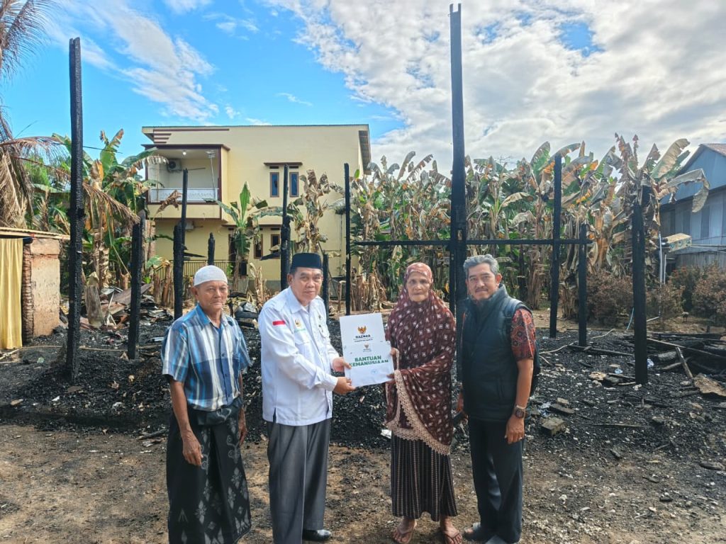BAZNAS Maros Kunjungi Korban Kebakaran Di Desa Tanete