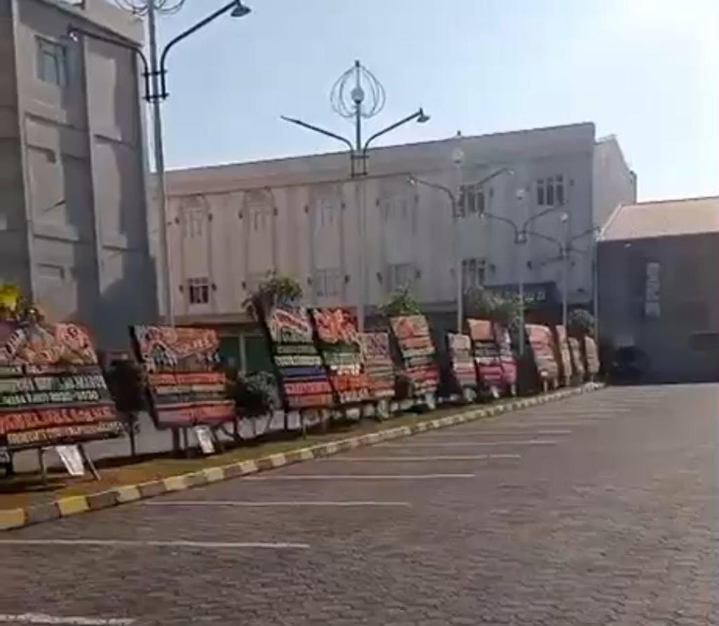 Karangan Bunga Banjiri Grand Mall Maros,Beri Ucapan Selamat Atas Pelantikan Koni Masa Jabatan 2026-2030