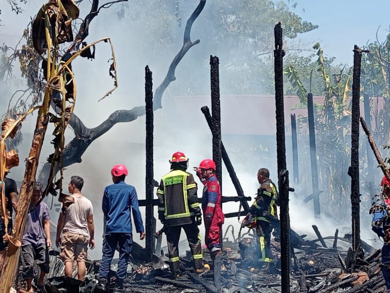Rumah Panggung di Mandai Maros Terbakar, 3 Armada Damkar Turun Tangan
