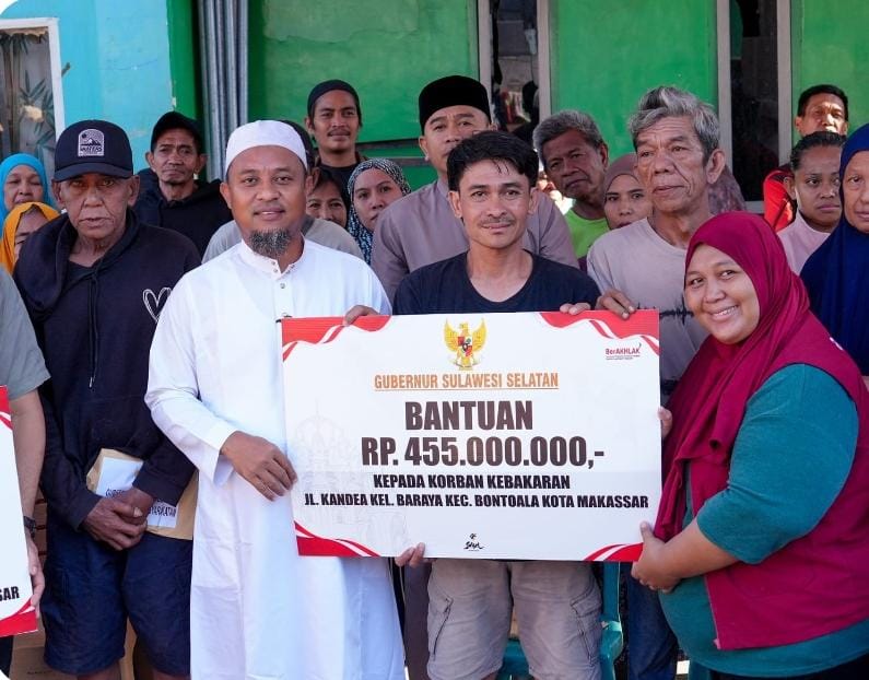 Gubernur Sulsel Serahkan Bantuan Langsung untuk Korban Kebakaran Kandea Makassar