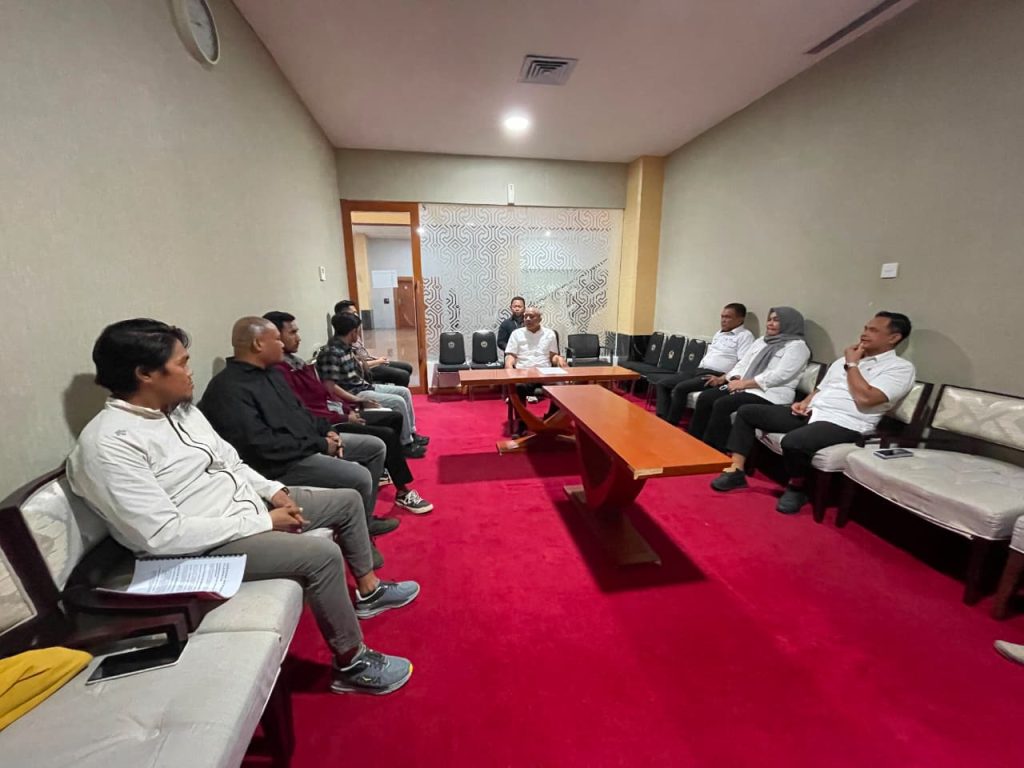 Makassar Racing : Menghadiri Undangan oleh Gubernur Provinsi Sulawesi Selatan (BAKESBANGPOL) Membahas Rencana Pembangunan Sirkuit Kota Makassar Di Kantor Gubernur