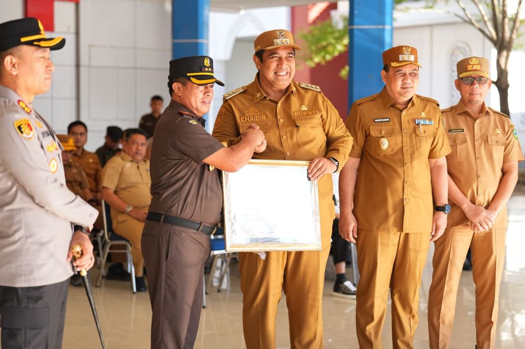 Kejari Maros Bantu Pulihkan Piutang Pajak Rp20,8 Miliar, Pemkab Maros Berikan Penghargaan Khusus