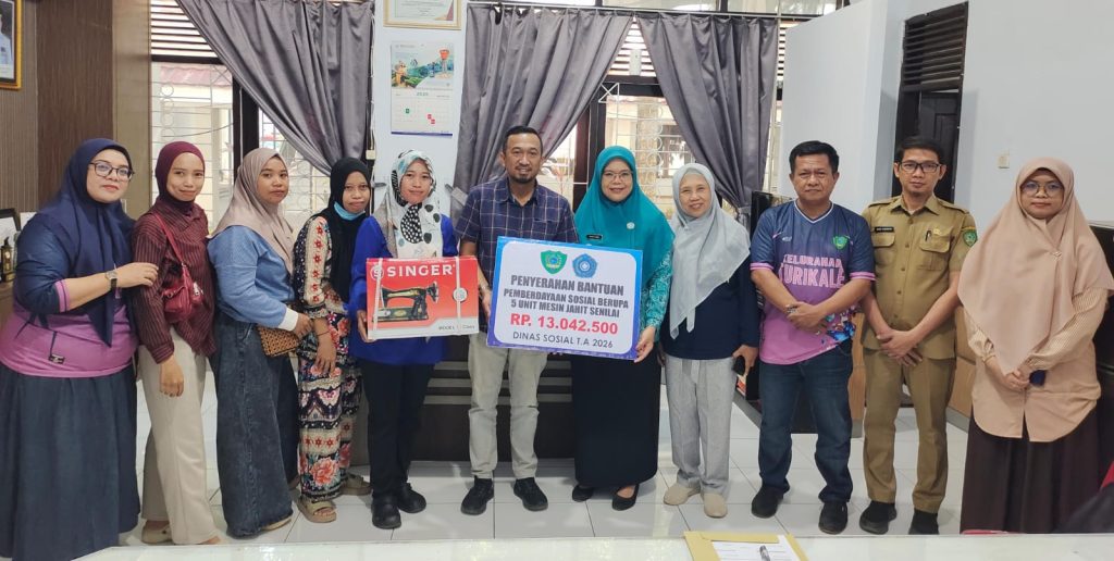Mesin Jahit Disalurkan,TP-PKK dan Dinsos Maros Dorong Kemandirian Ekonomi Warga