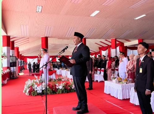 Ketua DPRD Maros Muh Gemilang Pagessa Bacakan Teks Proklamasi pada HUT ke-81 RI
